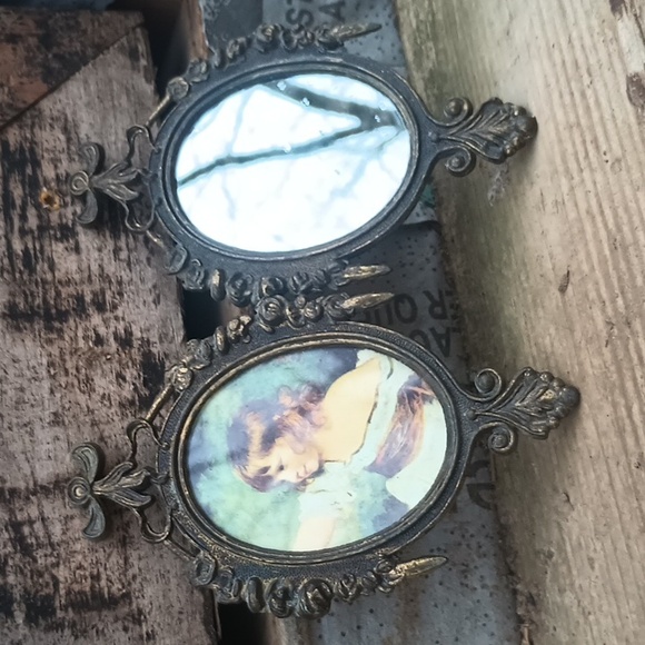 VTG (2) Brass Oval Wall Decor - Picture 3 of 13